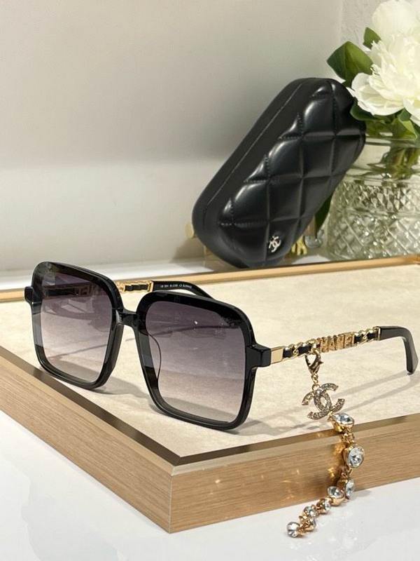 Chanel Sunglasses 552